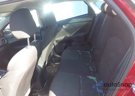 2021 Kia Forte Lxs z USA, uszkodzony, nr VIN 3KPF24AD4ME370233